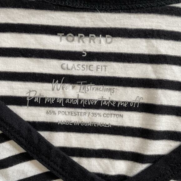 Torrid Women's Black White Striped Classic Fit T Shirt Size 5X Casual‎ Weekends - Picture 5 of 11
